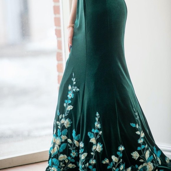 Mon Cheri 'Ellie Wilde' Floral Velvet Two-Piece Gown - Picture 3 of 10